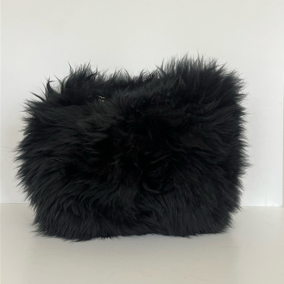 Rare UGG Fluff Momma Handbag in Black - Picture 2 of 4